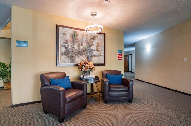 2670 Oxford Street N 204, Roseville, MN 55113