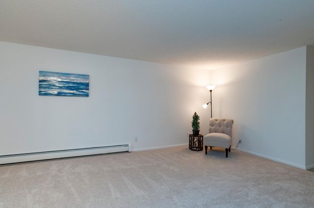 2670 Oxford Street N 204, Roseville, MN 55113