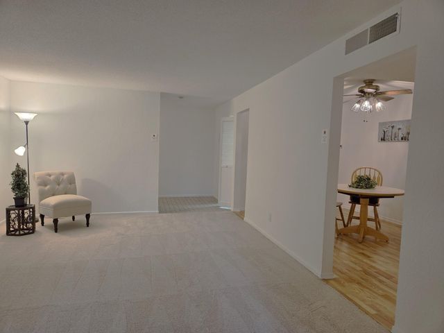 2670 Oxford Street N 204, Roseville, MN 55113