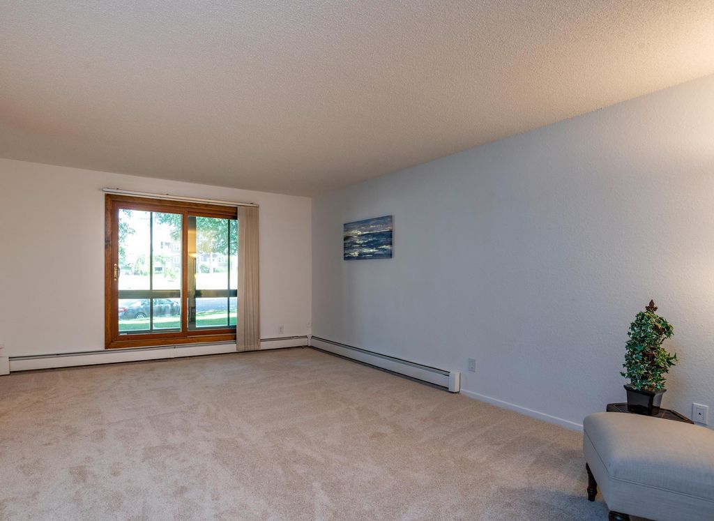 2670 Oxford Street N 204, Roseville, MN 55113 — photo 3