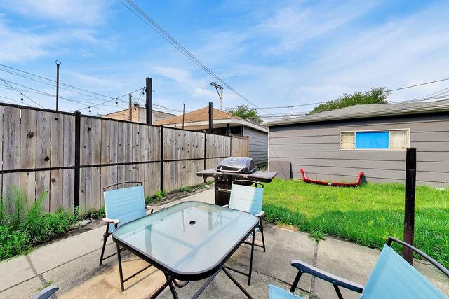 2206 N Kostner Avenue B, Chicago, IL 60639