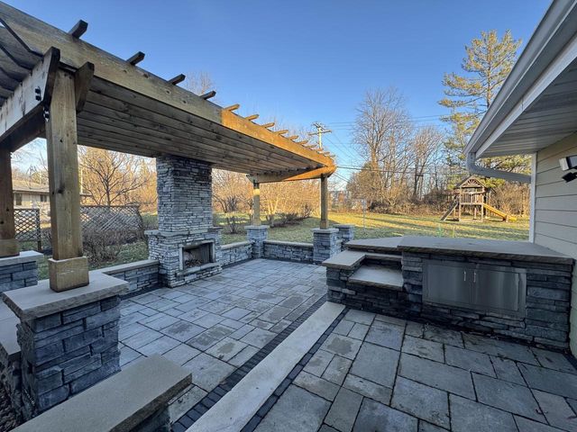 3290 Arroyo ROAD, Brookfield, WI 53045