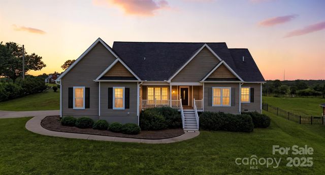 1903 46th Avenue Drive NE, Hickory, NC 28601