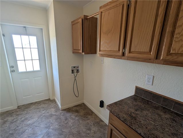 933 Grand View St, Corpus Christi, TX 78418