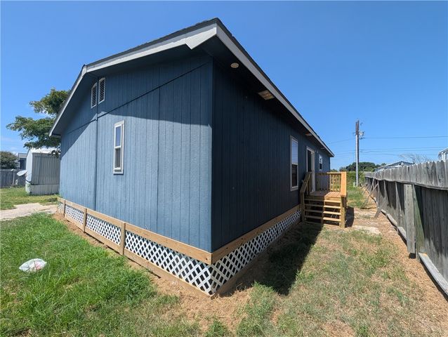 933 Grand View St, Corpus Christi, TX 78418