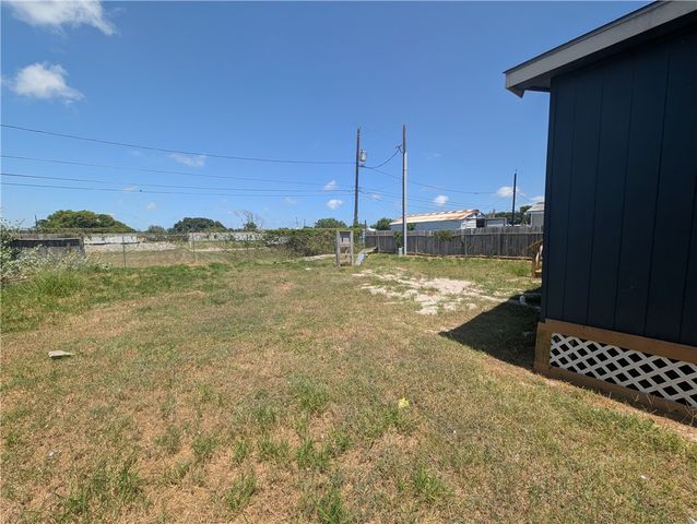 933 Grand View St, Corpus Christi, TX 78418