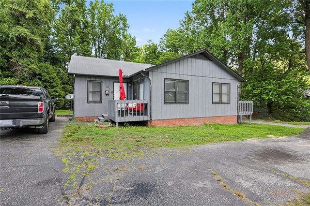 607 & 609 Brookdale Drive, Thomasville, NC 27360