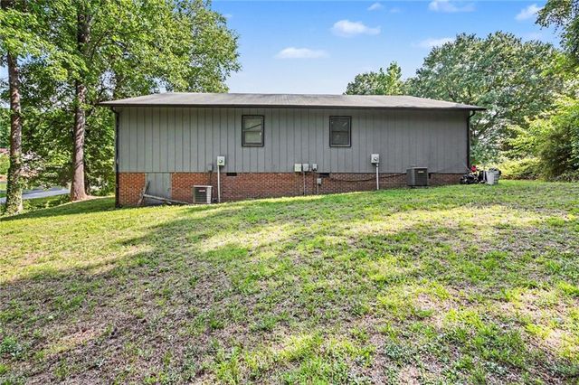 607 & 609 Brookdale Drive, Thomasville, NC 27360