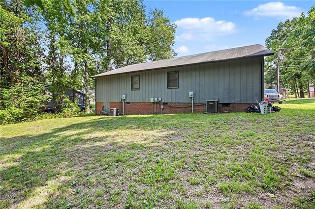 607 & 609 Brookdale Drive, Thomasville, NC 27360