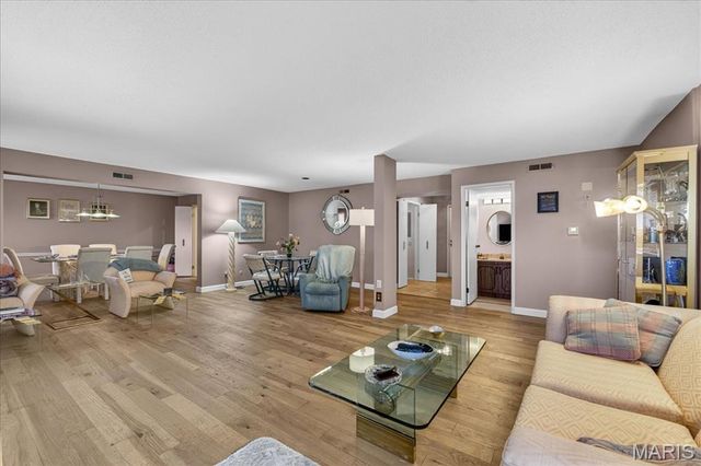 514 Coeur De Royale Drive 105, St Louis, MO 63141