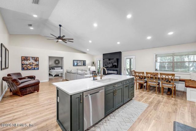 1929 VILLAGE TRAIL Way, Jacksonville, FL 32259