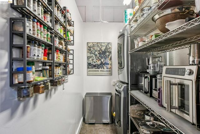 958 28th St. 2825B, Oakland, CA 94608