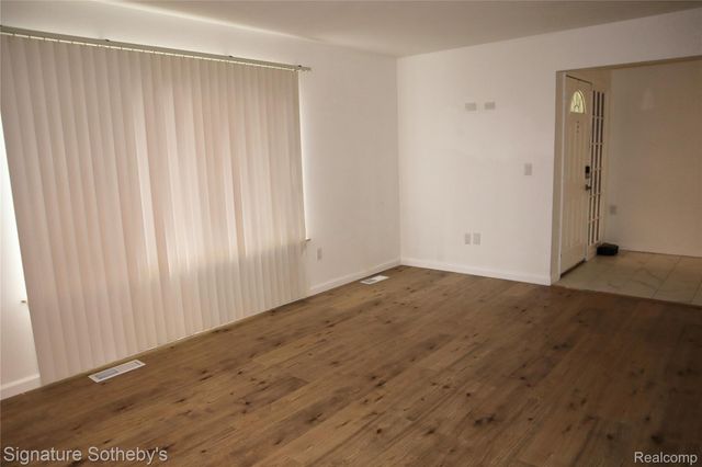 18480 Lincoln Drive, Lathrup Village, MI 48076