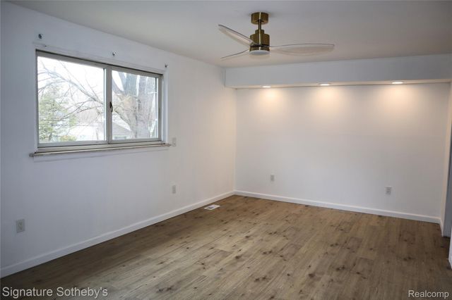 18480 Lincoln Drive, Lathrup Village, MI 48076