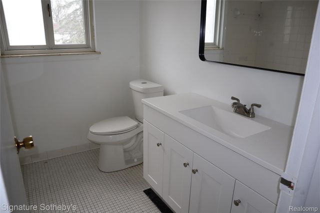 18480 Lincoln Drive, Lathrup Village, MI 48076