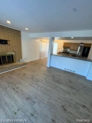 18480 Lincoln Drive, Lathrup Village, MI 48076