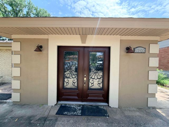 5203 Wycliffe Drive, Little Rock, AR 72209