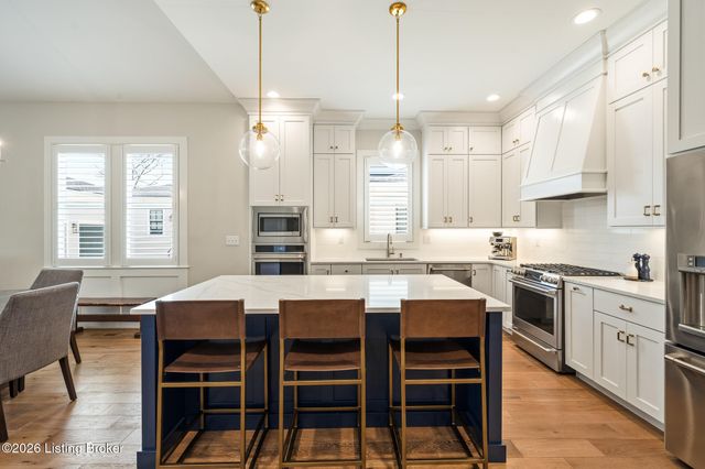 6112 Snapdragon Dr, Prospect, KY 40059