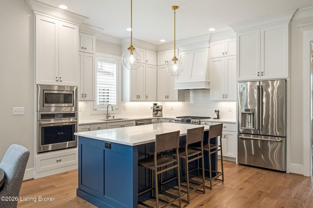 6112 Snapdragon Dr, Prospect, KY 40059