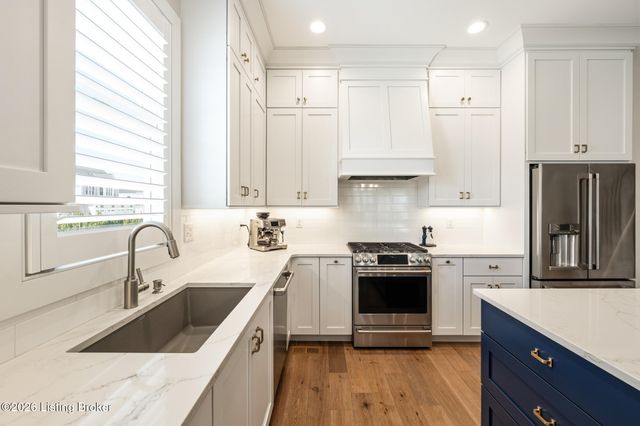 6112 Snapdragon Dr, Prospect, KY 40059