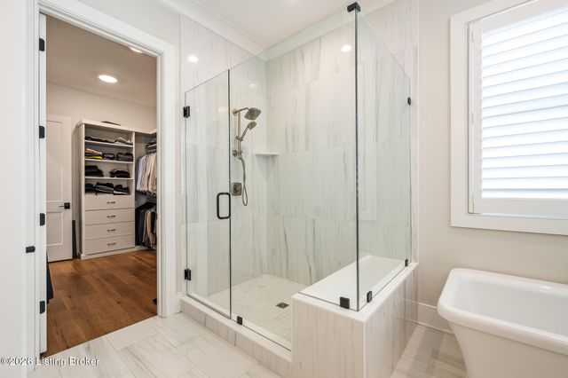 6112 Snapdragon Dr, Prospect, KY 40059