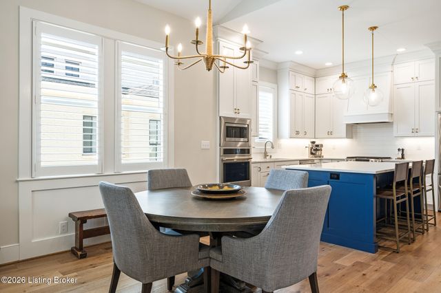 6112 Snapdragon Dr, Prospect, KY 40059