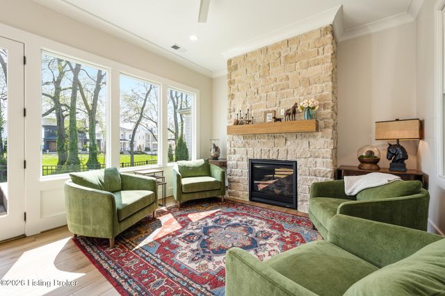 6112 Snapdragon Dr, Prospect, KY 40059