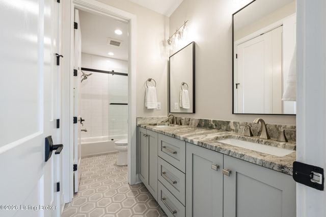 6112 Snapdragon Dr, Prospect, KY 40059