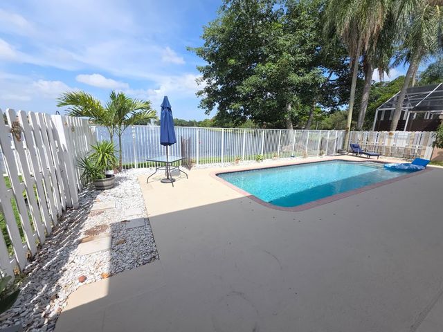 5220 NW 53rd Avenue, Coconut Creek, FL 33073