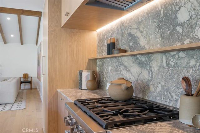 2880 Club House Road, Costa Mesa, CA 92626