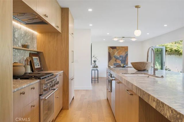 2880 Club House Road, Costa Mesa, CA 92626