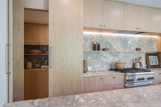 2880 Club House Road, Costa Mesa, CA 92626