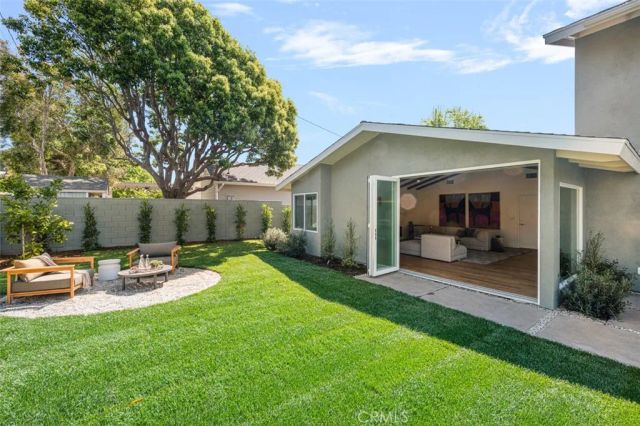2880 Club House Road, Costa Mesa, CA 92626