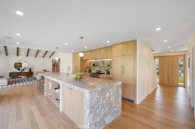 2880 Club House Road, Costa Mesa, CA 92626