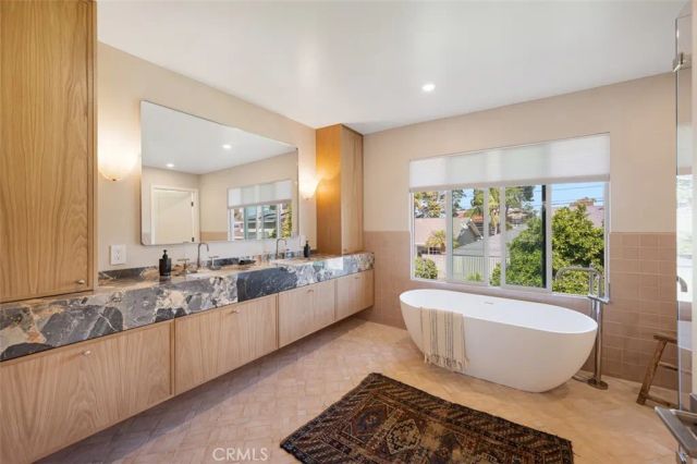 2880 Club House Road, Costa Mesa, CA 92626