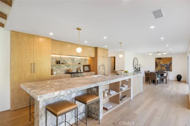 2880 Club House Road, Costa Mesa, CA 92626