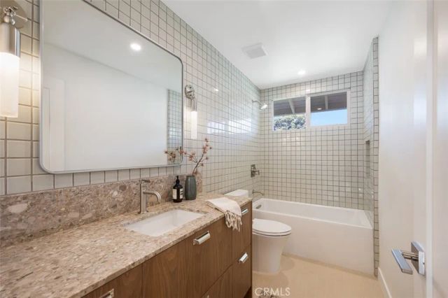 2880 Club House Road, Costa Mesa, CA 92626