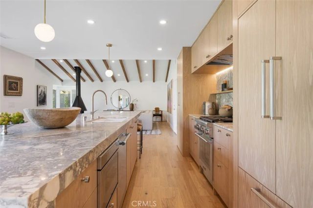 2880 Club House Road, Costa Mesa, CA 92626