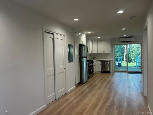 10 Evelyn Drive, Commack, NY 11725