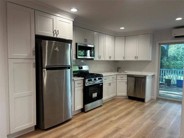 10 Evelyn Drive, Commack, NY 11725