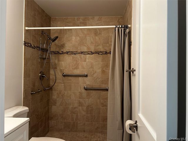 10 Evelyn Drive, Commack, NY 11725