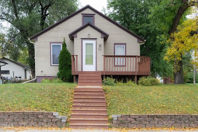 721 4th Avenue SE, Jamestown, ND 58401 property photo