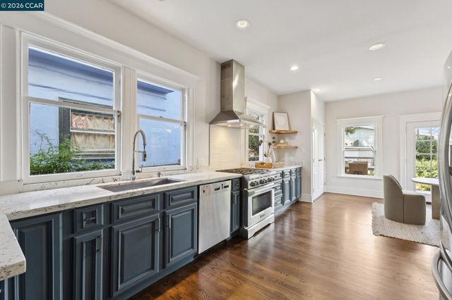702 33Rd St, Oakland, CA 94609