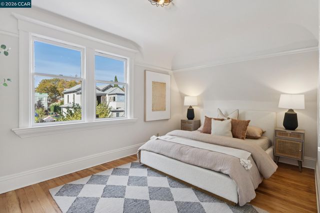 702 33Rd St, Oakland, CA 94609