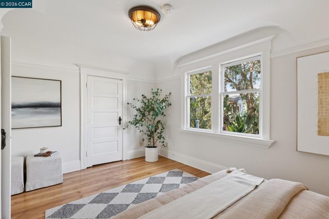 702 33Rd St, Oakland, CA 94609