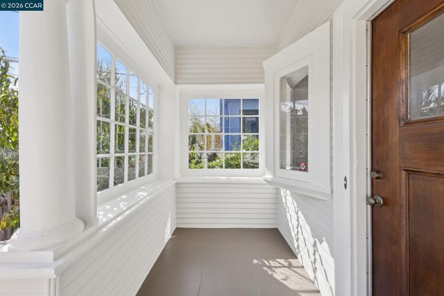 702 33Rd St, Oakland, CA 94609