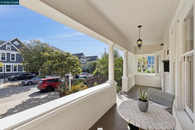 702 33Rd St, Oakland, CA 94609