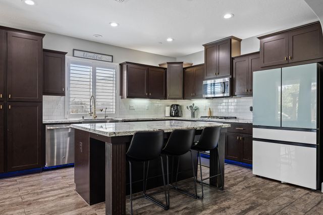 2898 Ship Rock Court, Tulare, CA 93274