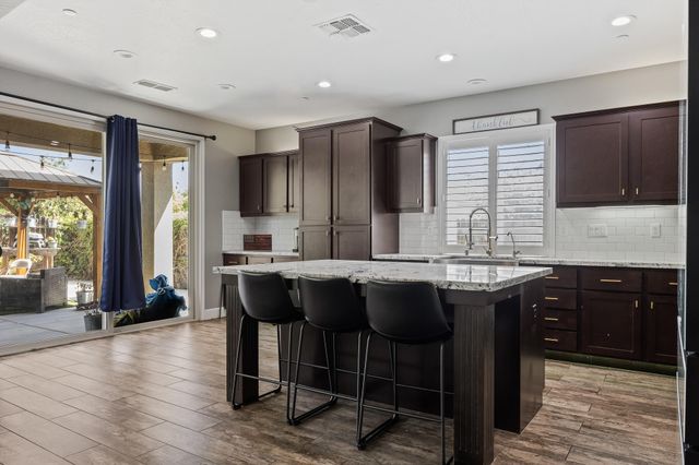 2898 Ship Rock Court, Tulare, CA 93274