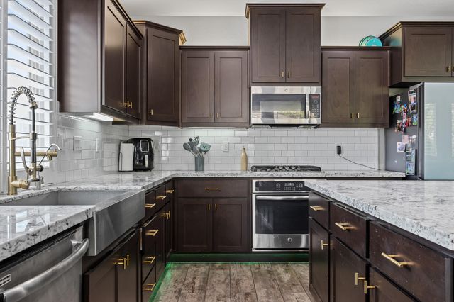 2898 Ship Rock Court, Tulare, CA 93274